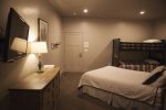 Room 304 - Queen and twin bunk bed - Sleeps 4